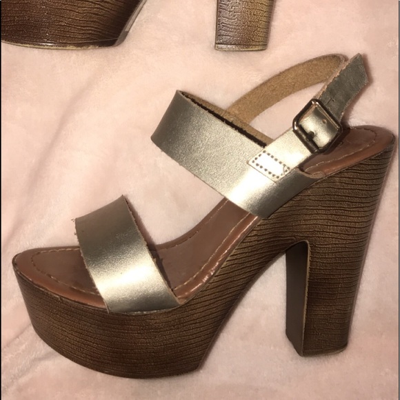 Bronzed wooden heeled sandals - Picture 3 of 4